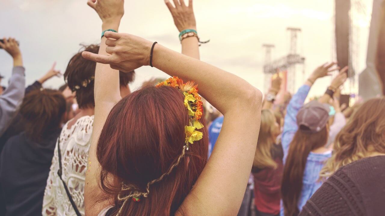 Menschen auf einem Festival
