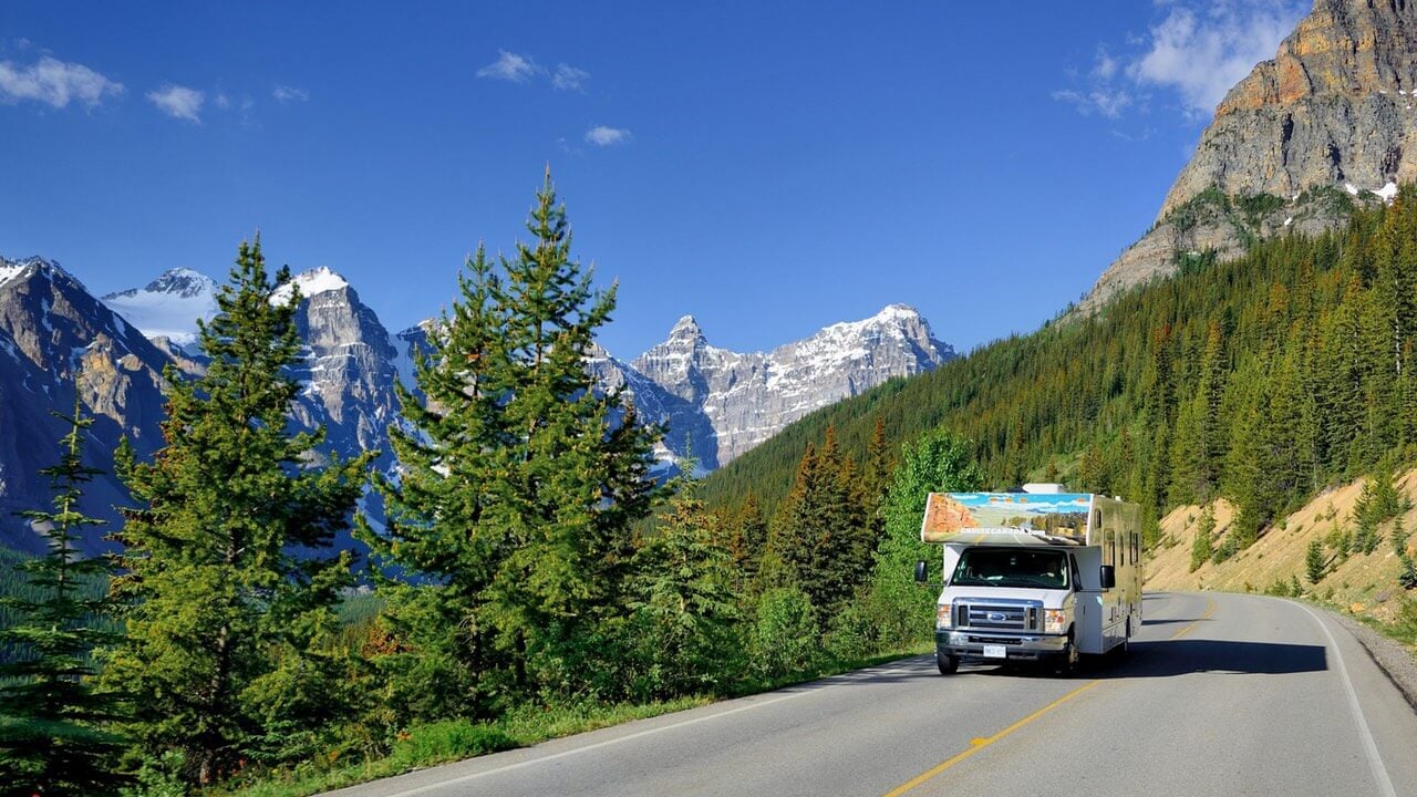 Camper von Cruise Canada am Moraine Lake