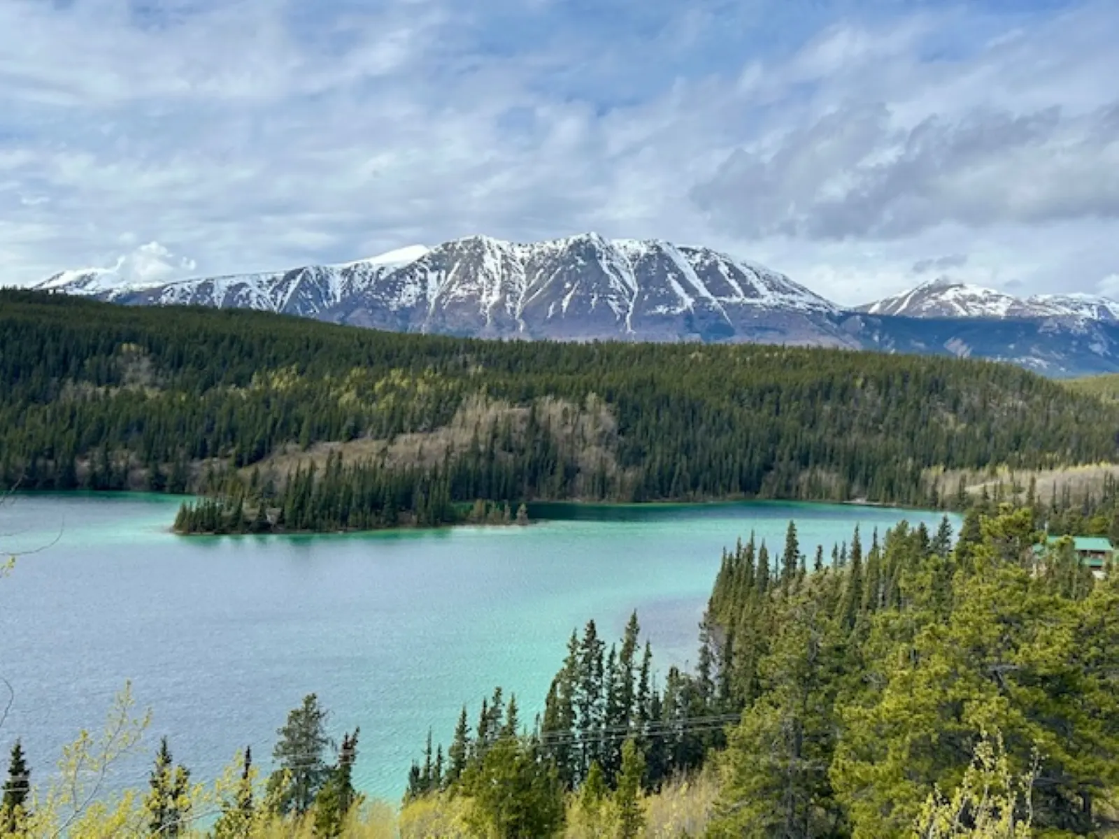 Der türkisfarbene Emerald Lake im Yoho-Nationalpark.