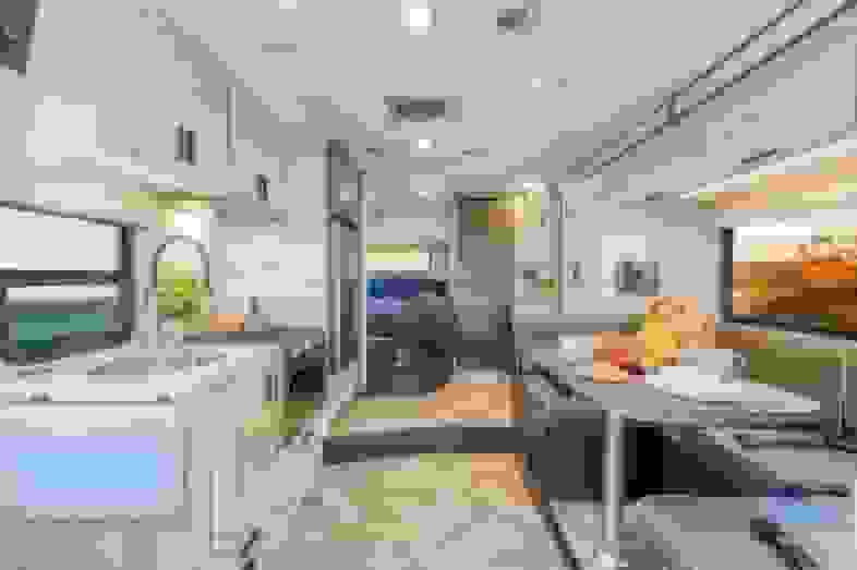 Blurred Vista interior3