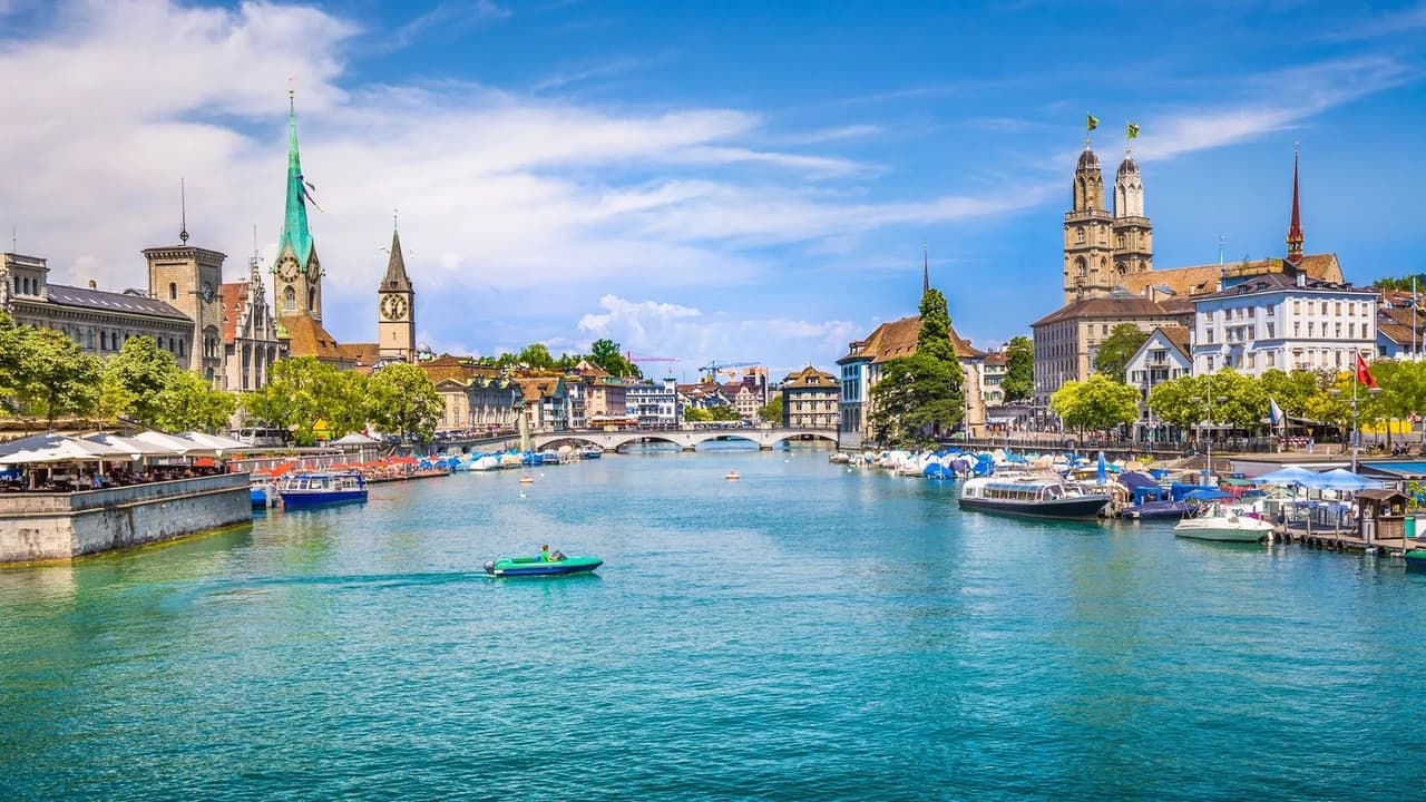 Limmat in Zürich mit Fraumünster und Grossmünster