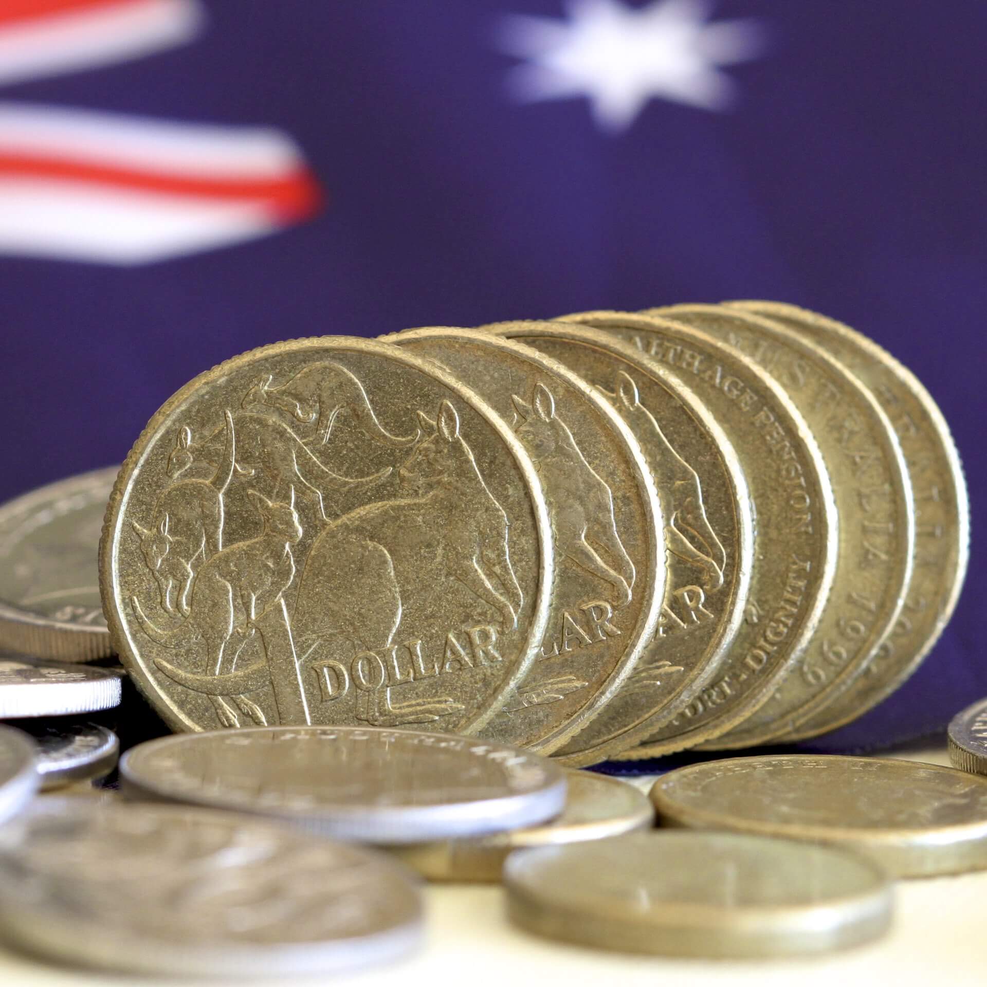 Australische Währung in Münzen mit Flagge