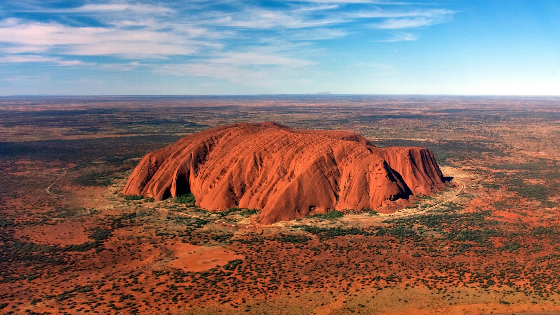 Ayers Rock oder Uluru aus dem Helikopter fotografiert