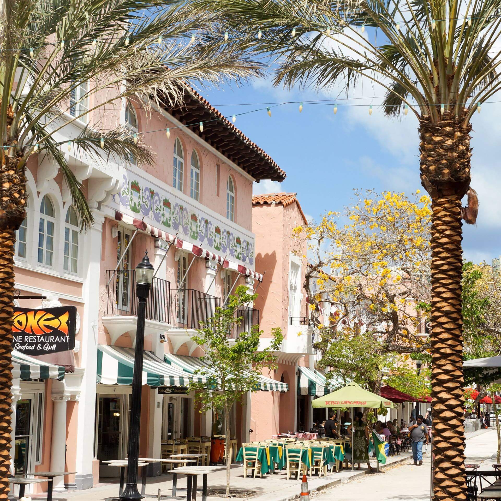 Espenola Way mit Restaurants und Cafes in Miami Beach