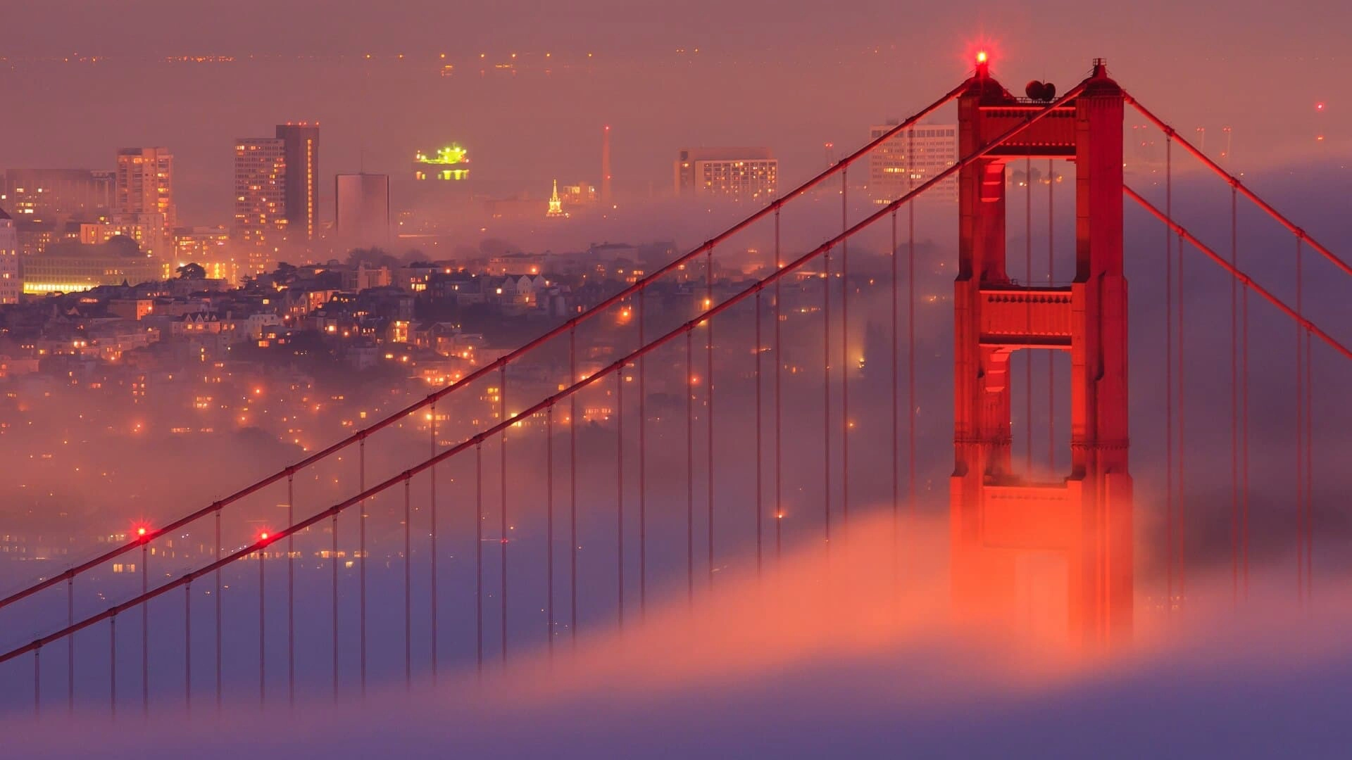 Golden Gate Bridge im Nebel