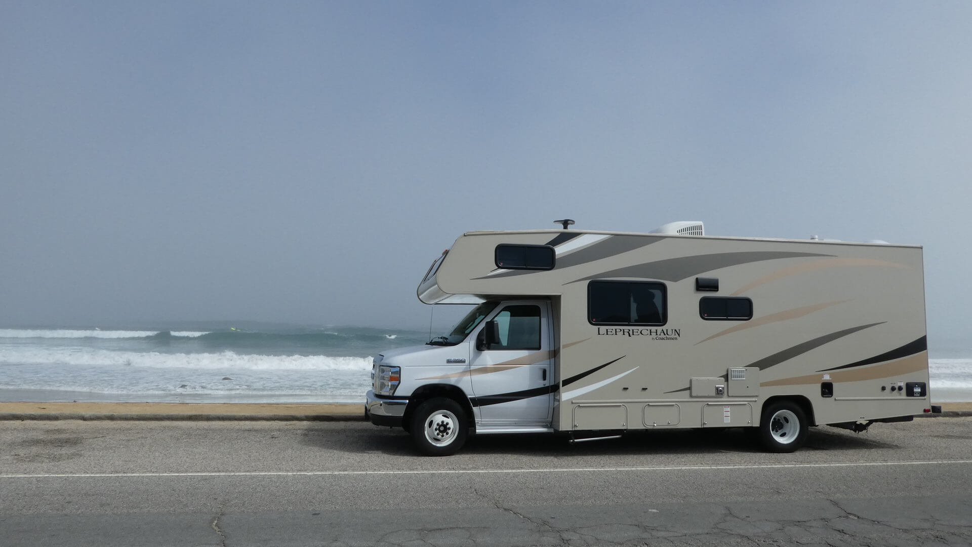 Wohnmobil auf dem 17 Mile Drive bei Monterey
