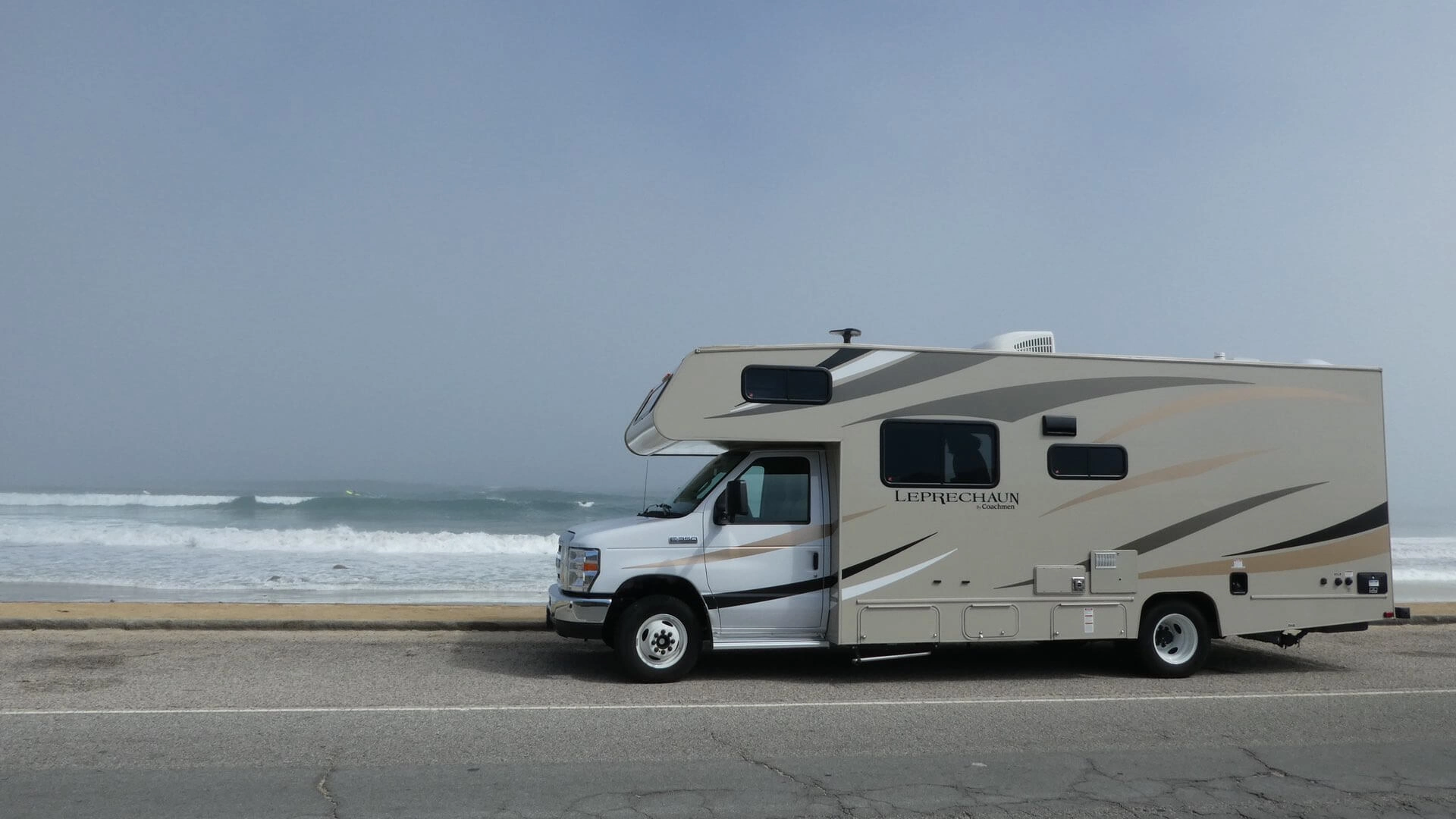 Wohnmobil auf dem 17 Mile Drive bei Monterey
