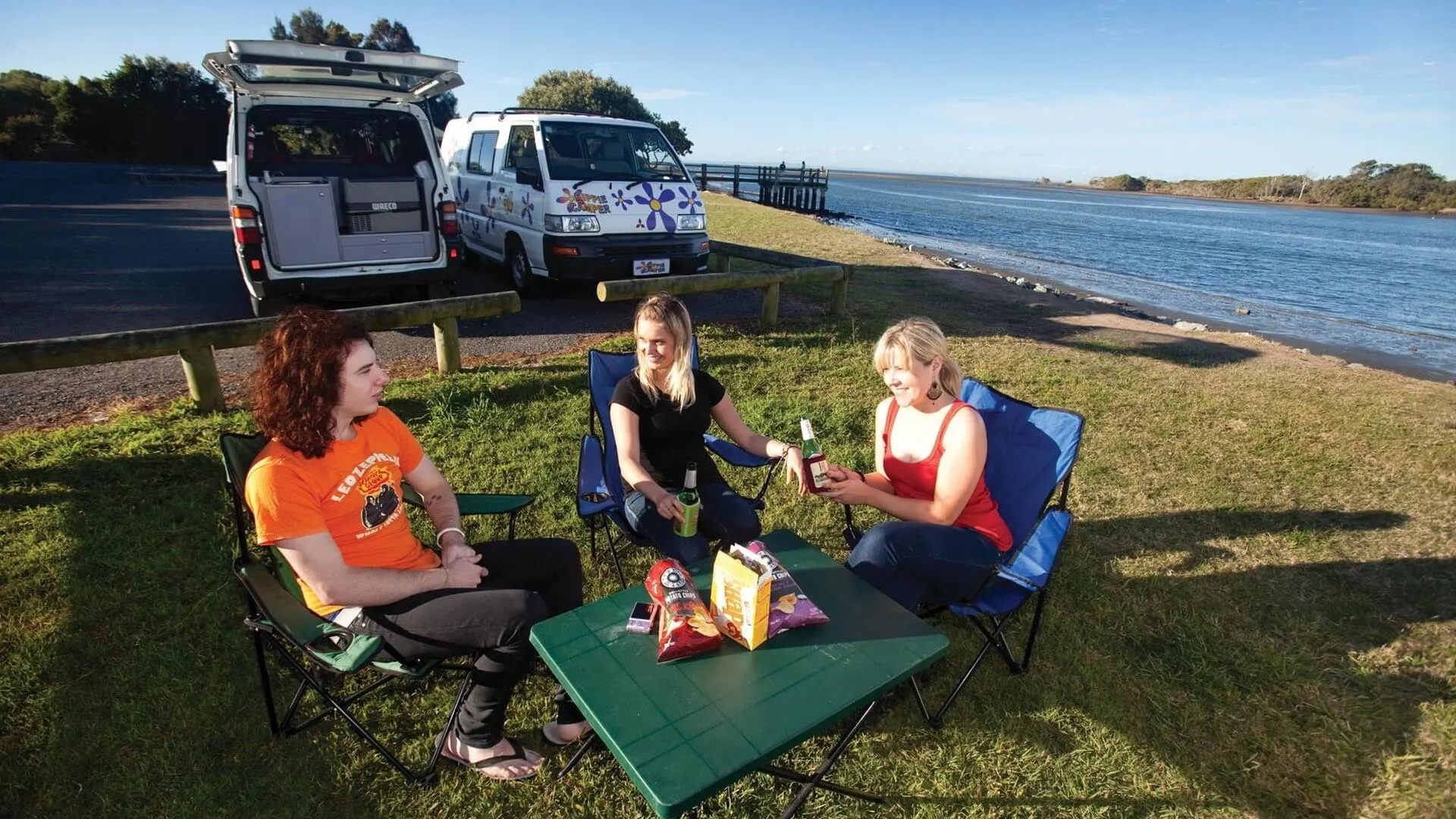 Gruppe beim wild campen in Neuseeland