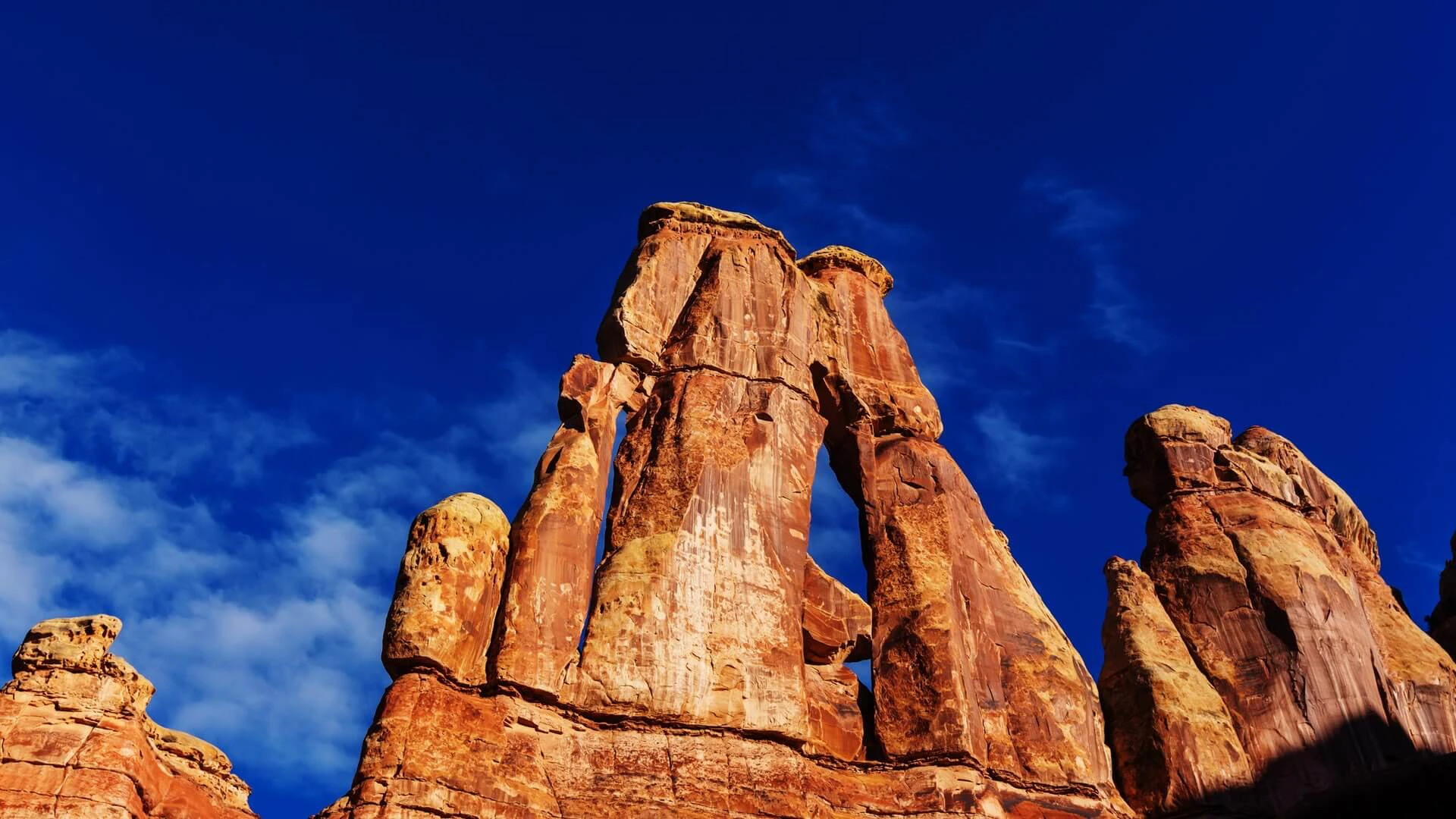 Felsen und blauer Himmel im Canyonlands-Nationalpark