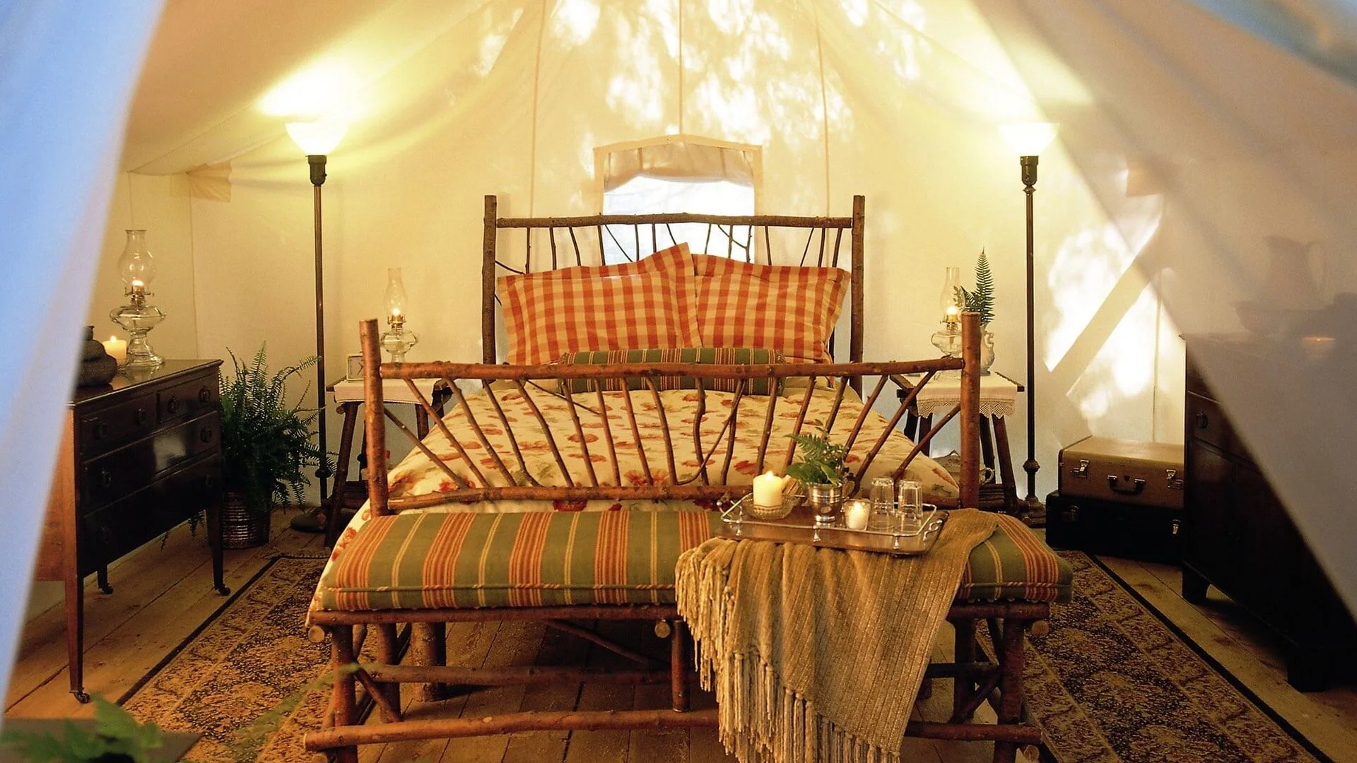 Innenansicht eines Glampingzelts in Kanada