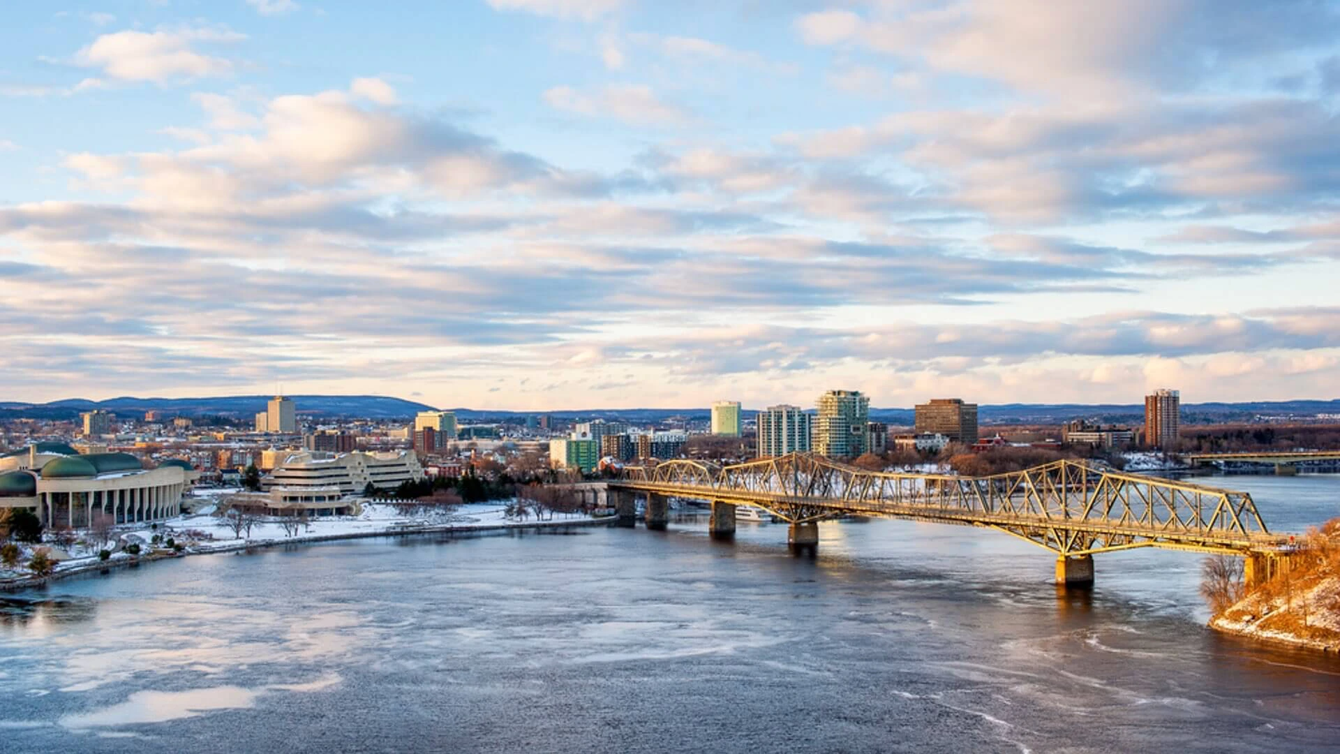 Blick auf Gatineau von Ottawa aus.