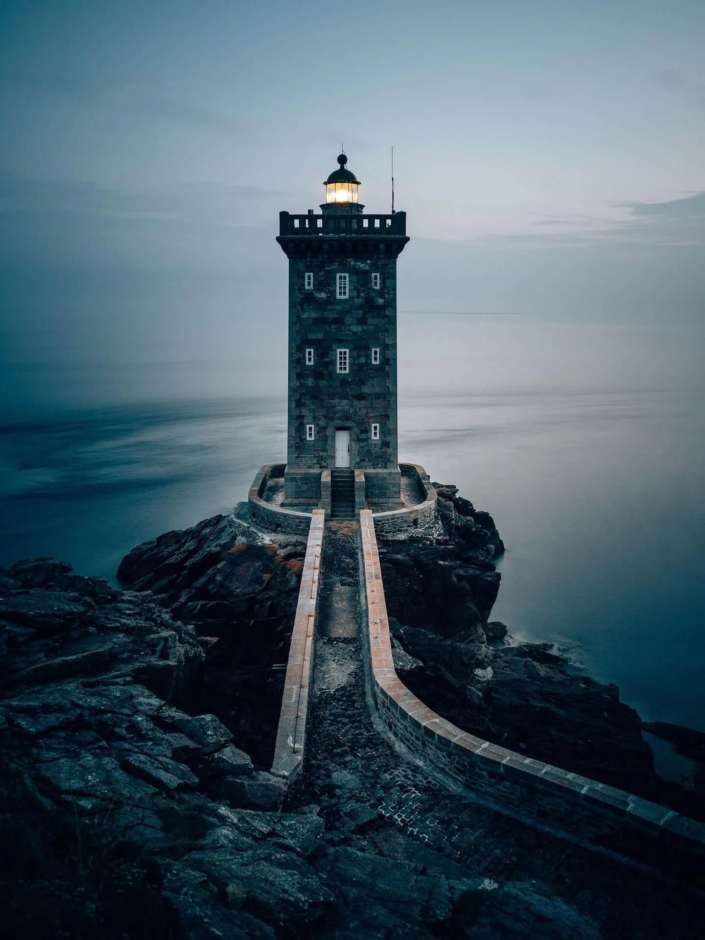 Leuchtturm auf einer Klippe