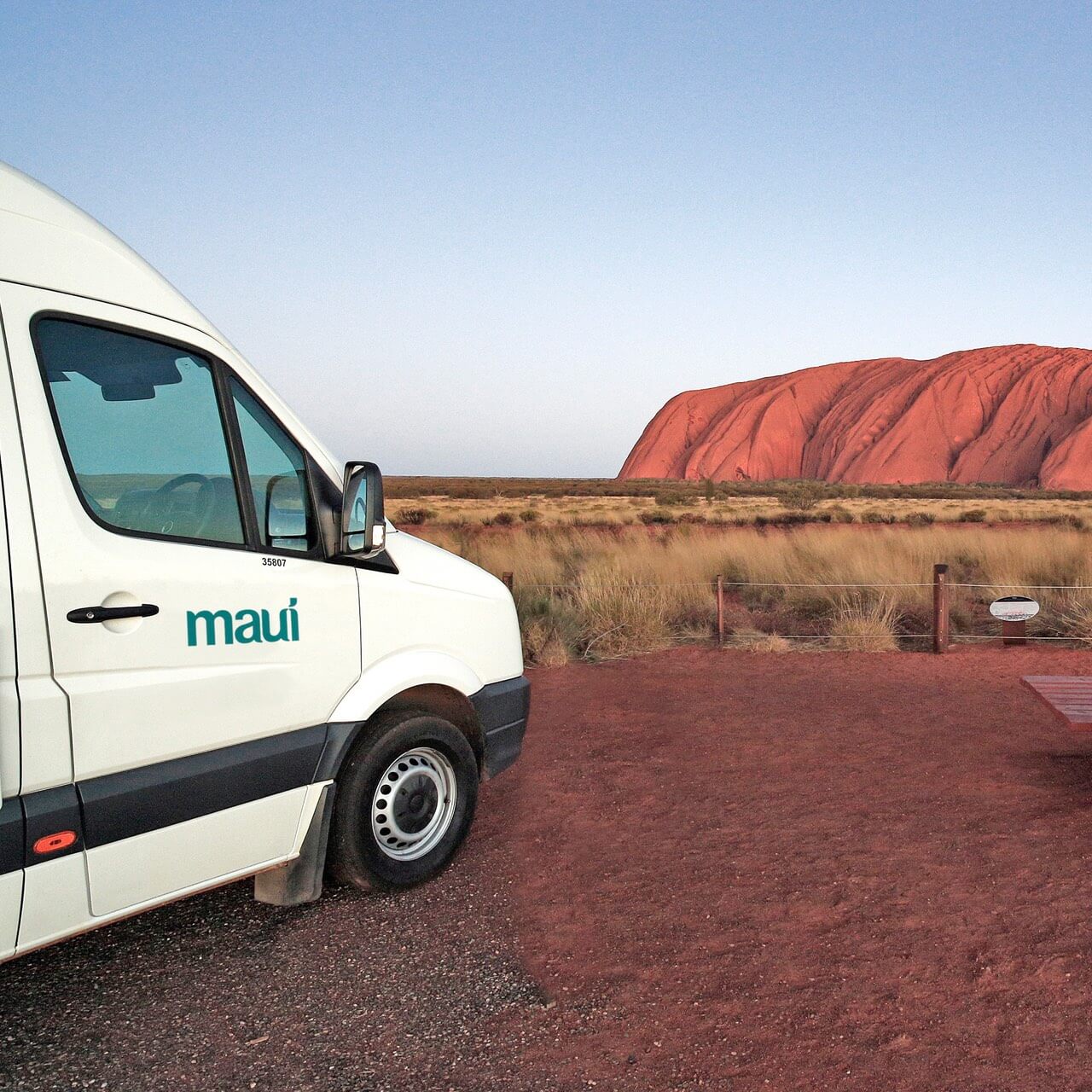 Camper von Maui am Uluru in Australien