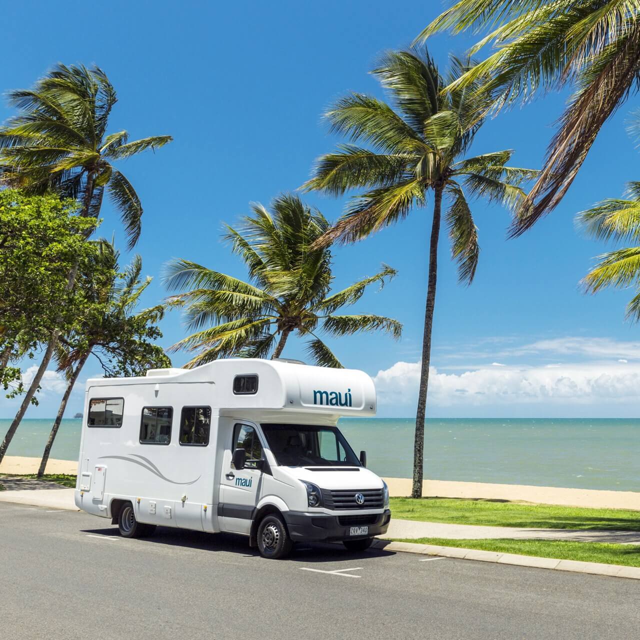 Wohnmobil von Maui in Australien am Trinity Beach