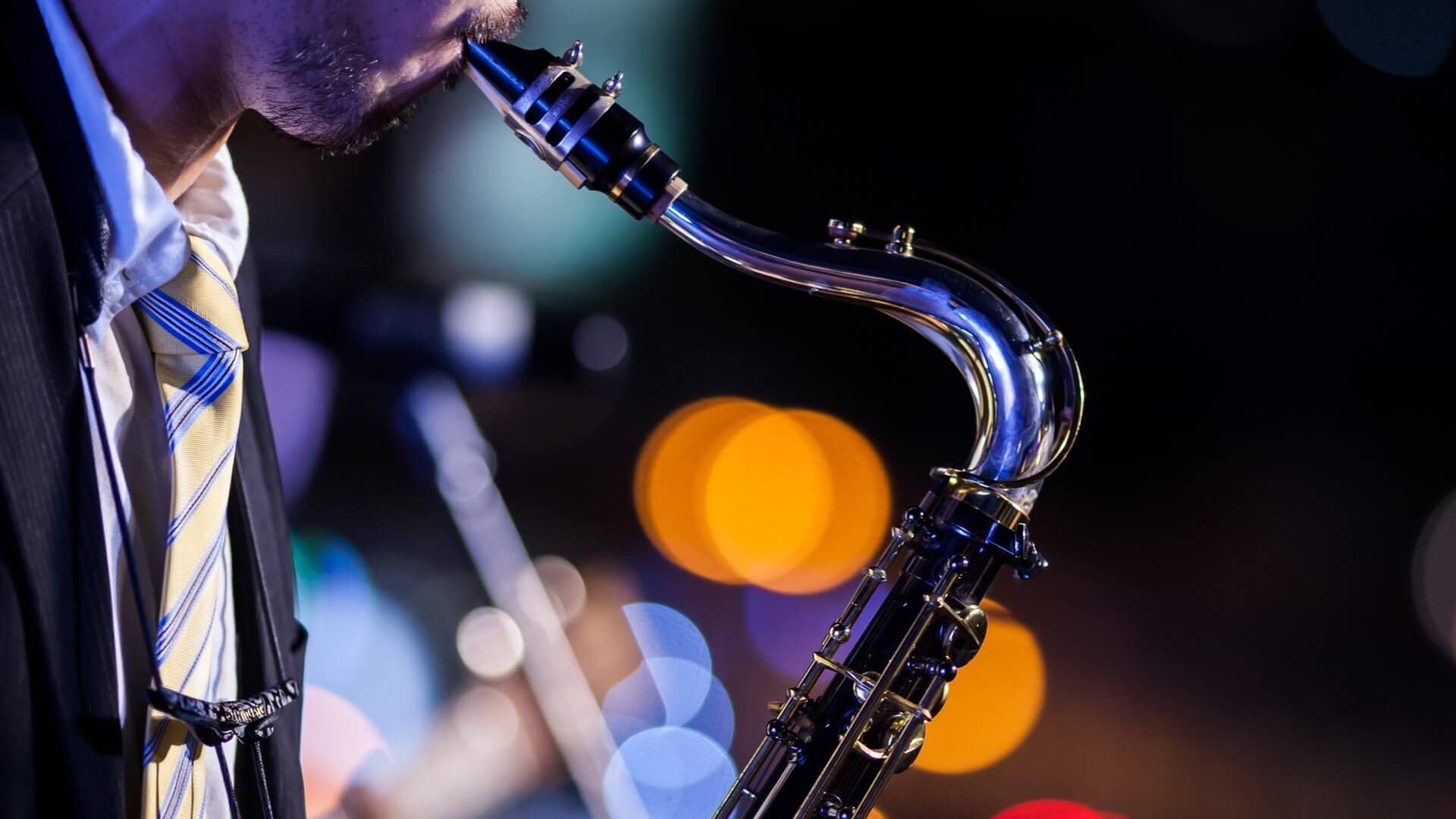 Saxophonspieler abends in New Orleans