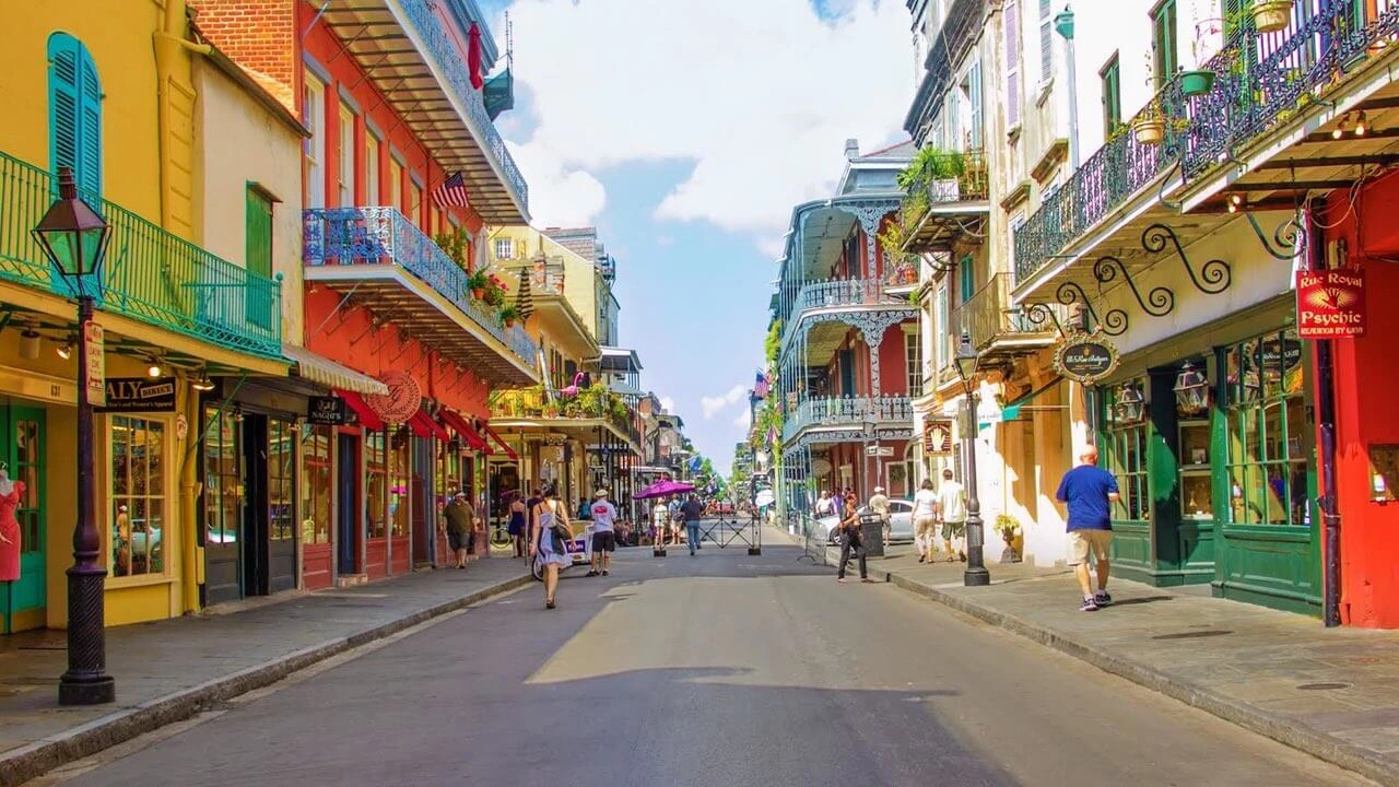 Bunte Häuser auf der Royal Street in New Orleans