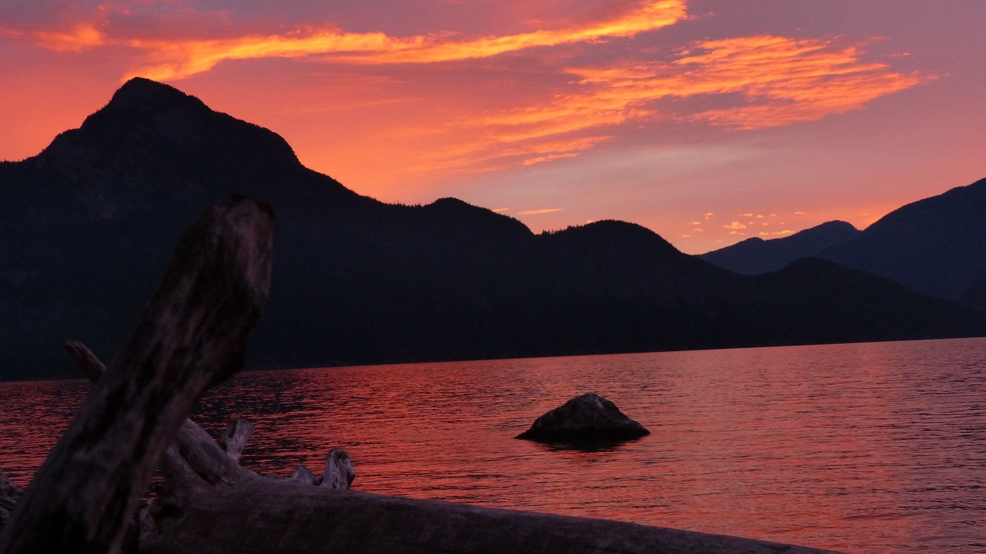 Sonnenuntergang an einem See in Kanada