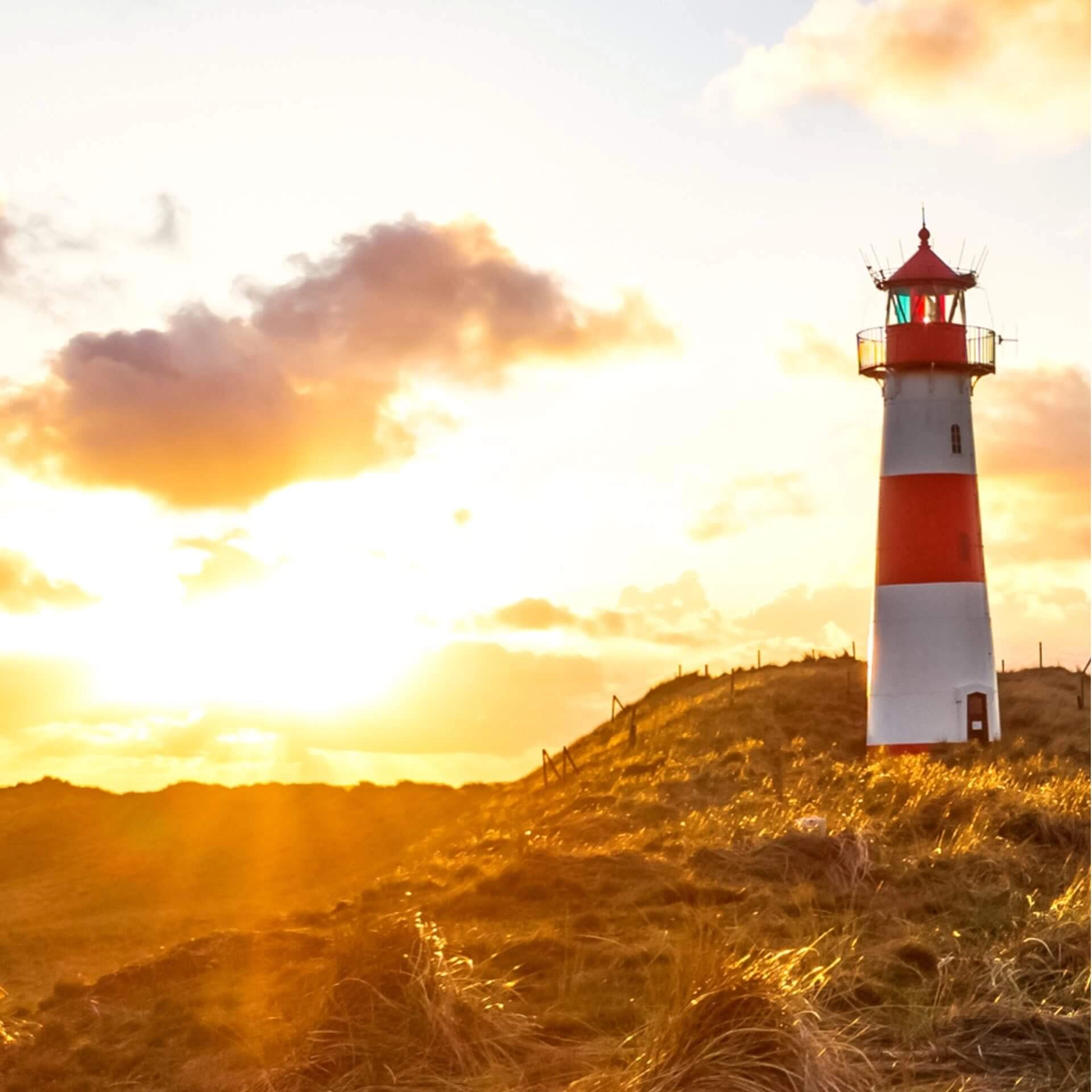 Leuchtturm im Sonnenuntergang