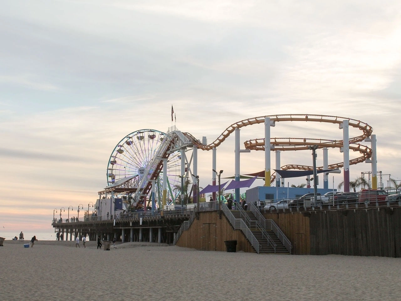 Der Santa Monica Pier am Abend.