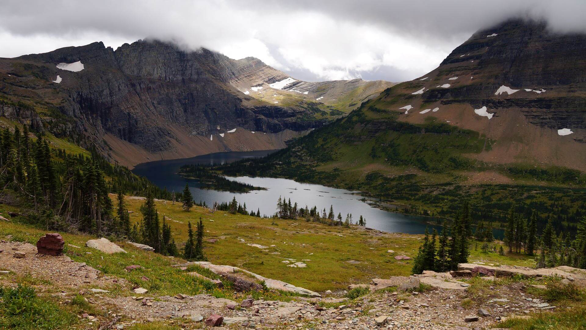 Ein Bergsee im Grenzgebiet zwischen Kanada und den USA