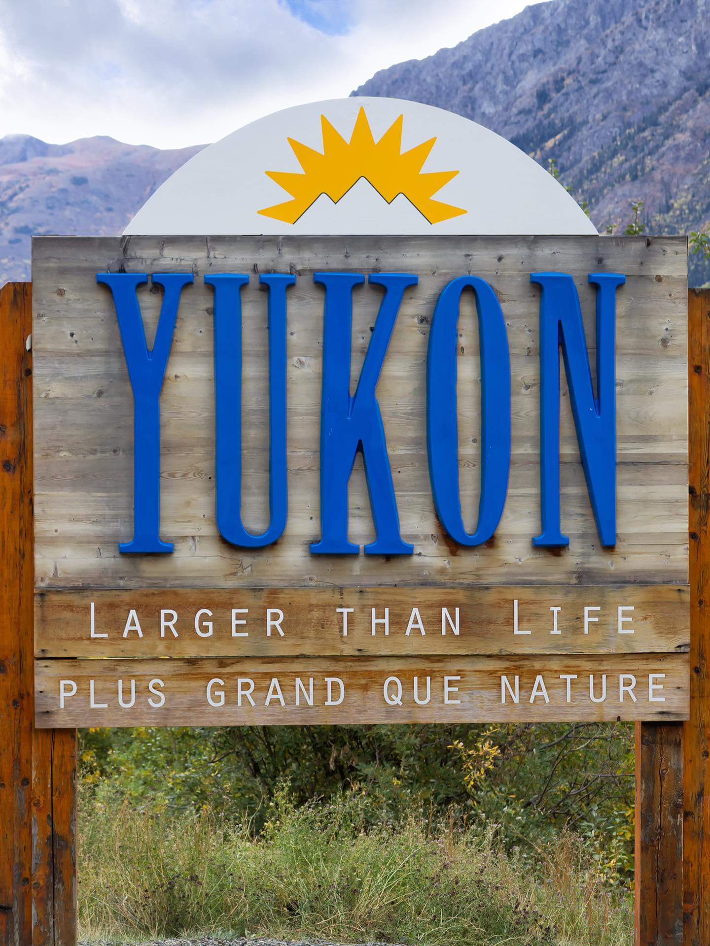 Ein Schild auf dem Yukon geschrieben steht.