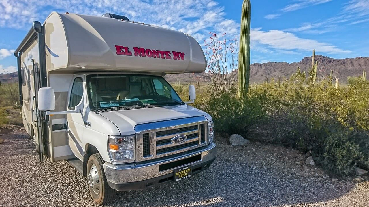 Wohnmobil auf einem Campground im Tombstone