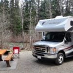 Ein Wohnmobil von Fraserway im E.C. Manning Provincial Park.