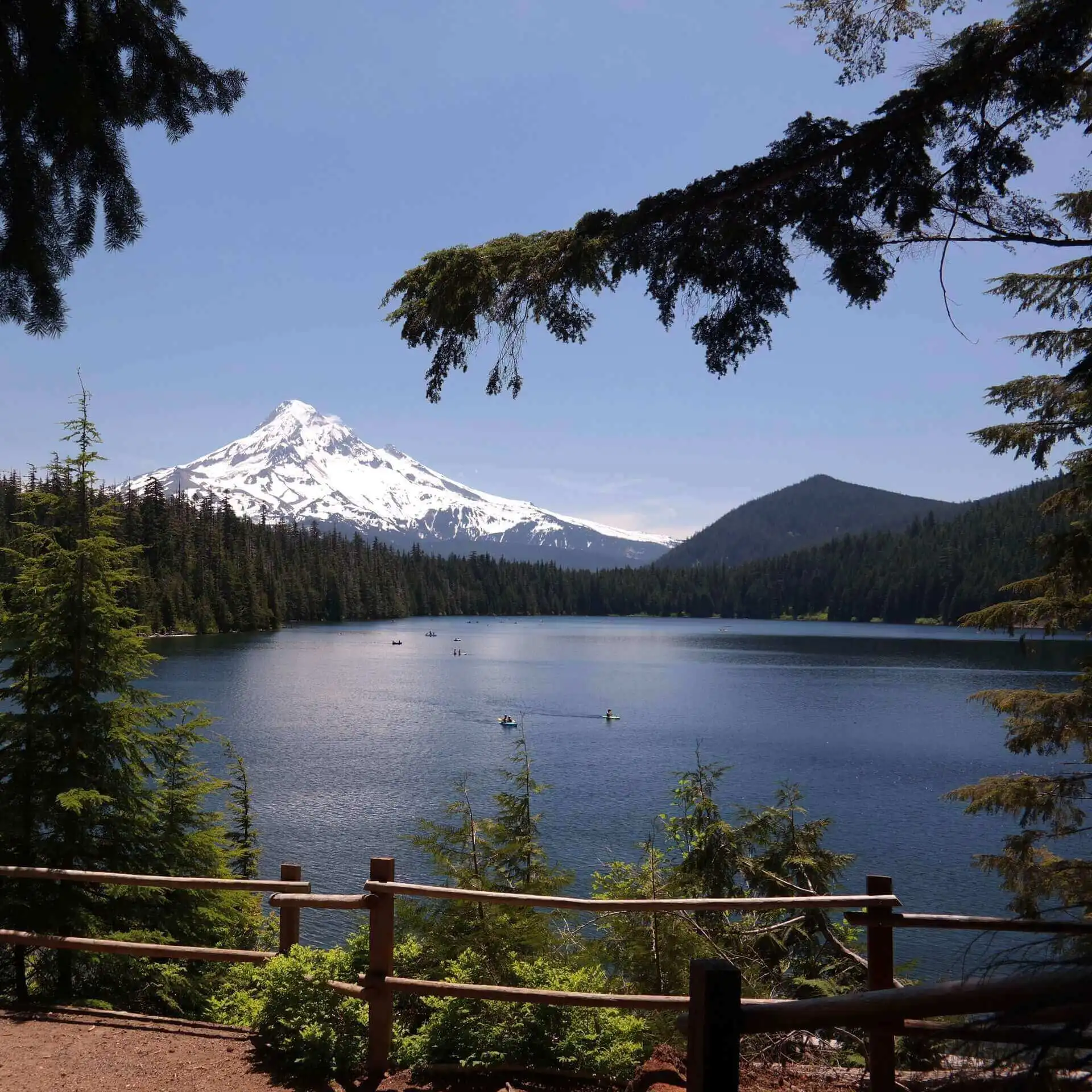 Blick über den Lost Lake auf den Mount Hood