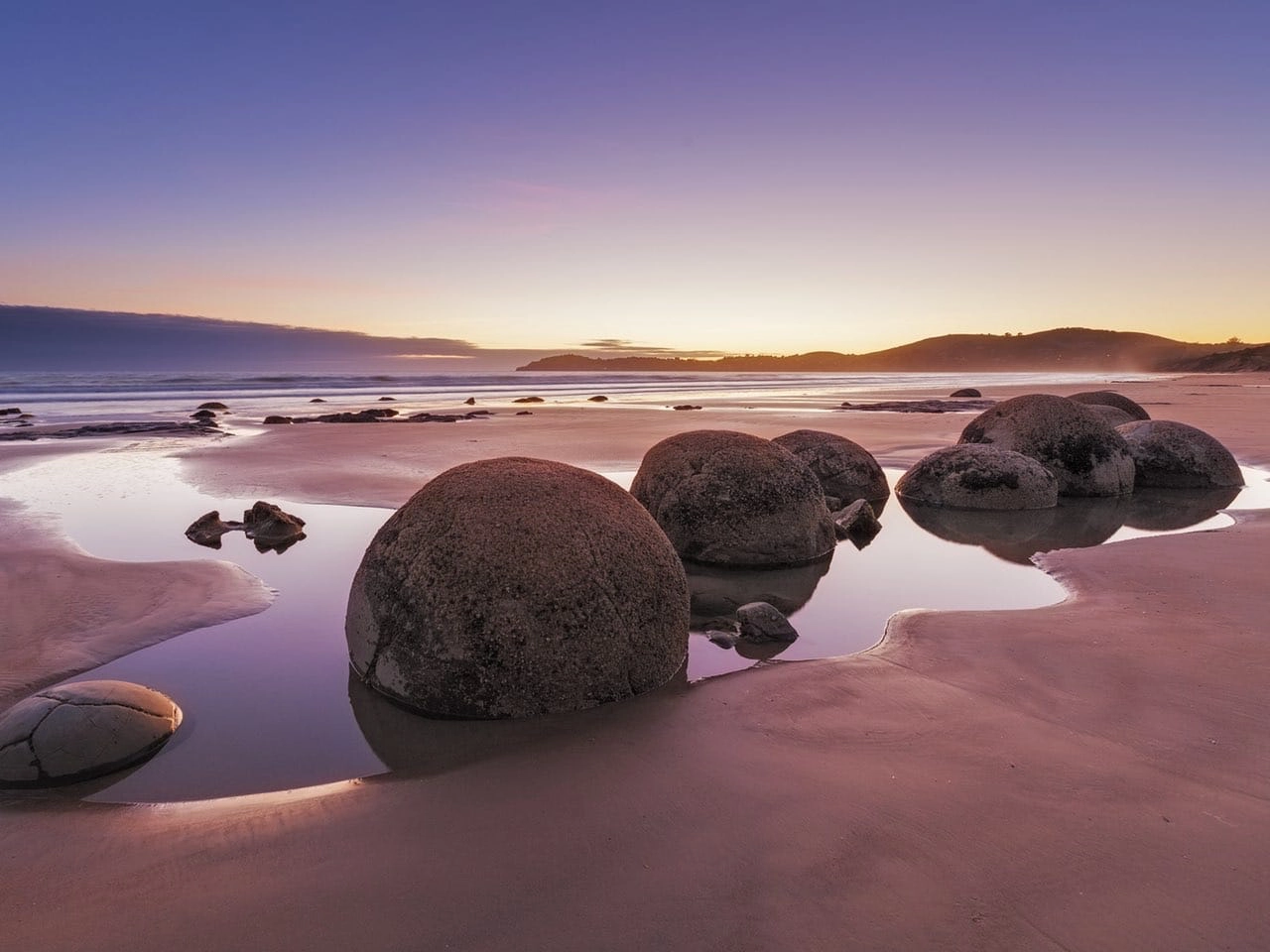 Kugelförmige Moeraki Boulders in Neuseeland