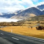 Eine Landstraße auf dem Weg zum Mount Cook