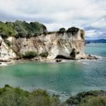 Bucht an einem Strand in Neuseeland.