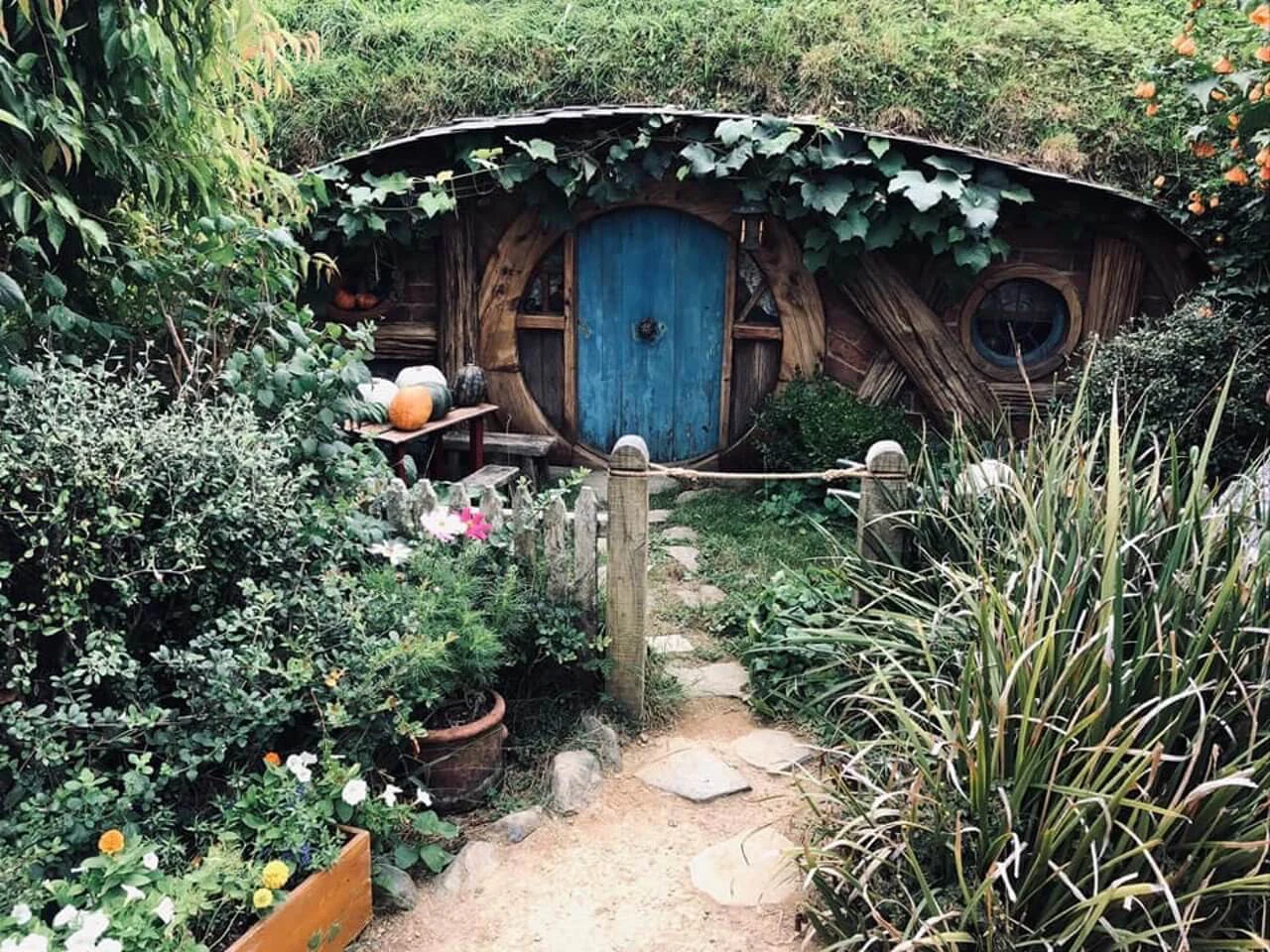 Eine Wohnhöhle am Filmset von 