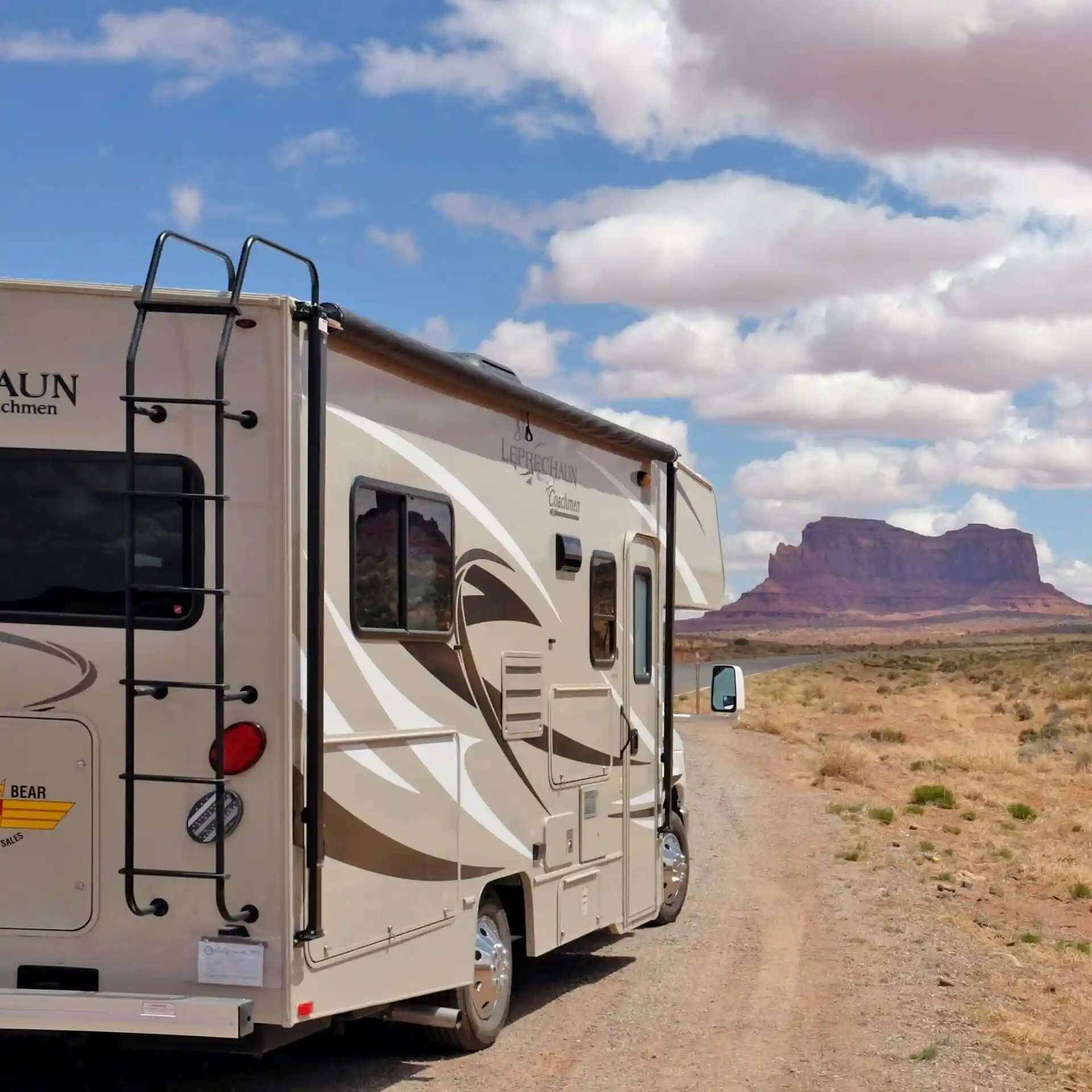 RoadBear Motorhome C21-24 in der Nähe des Monument Valleys in den USA