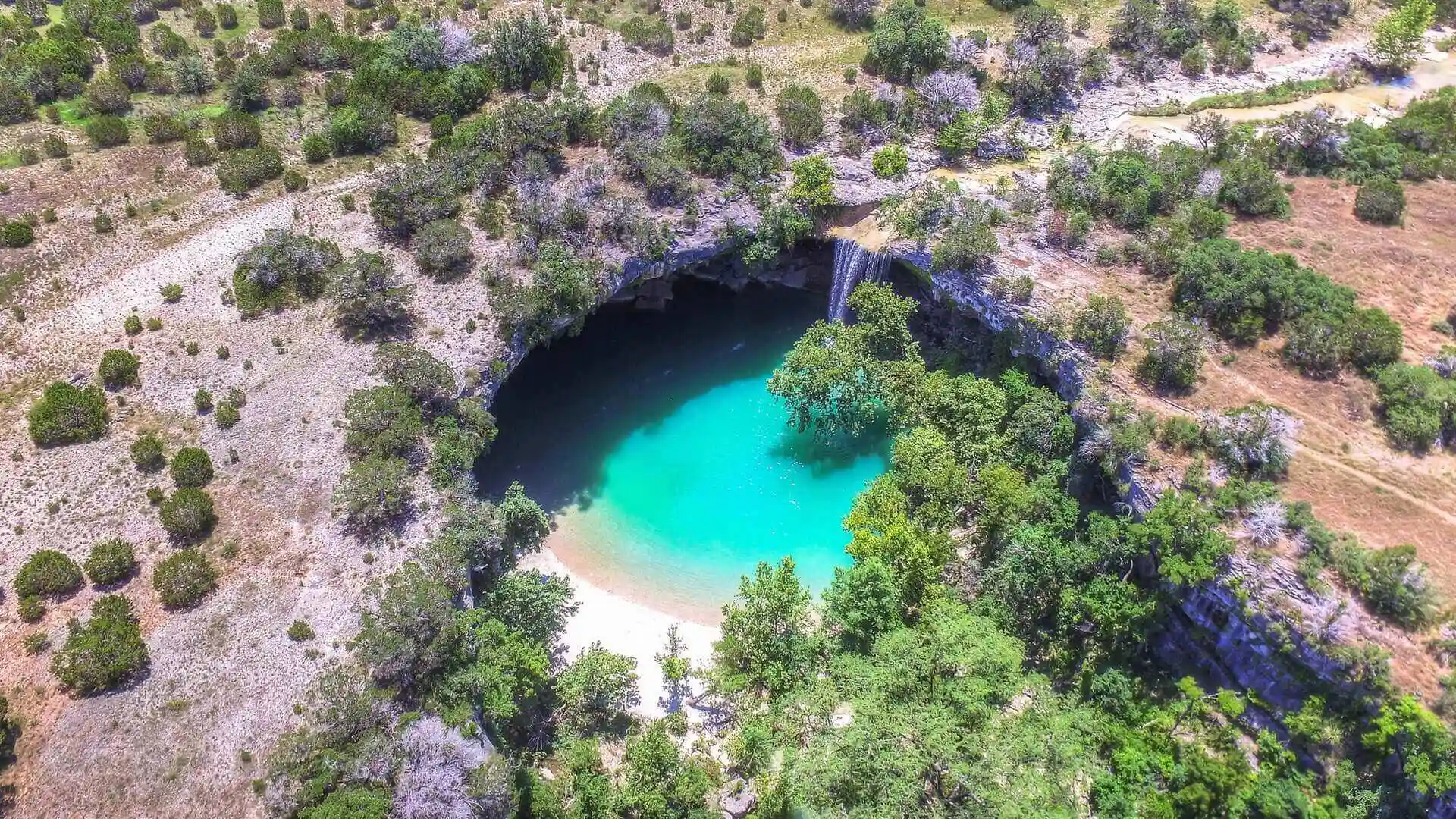Blick von oben auf den Hamilton Pool Preserve 