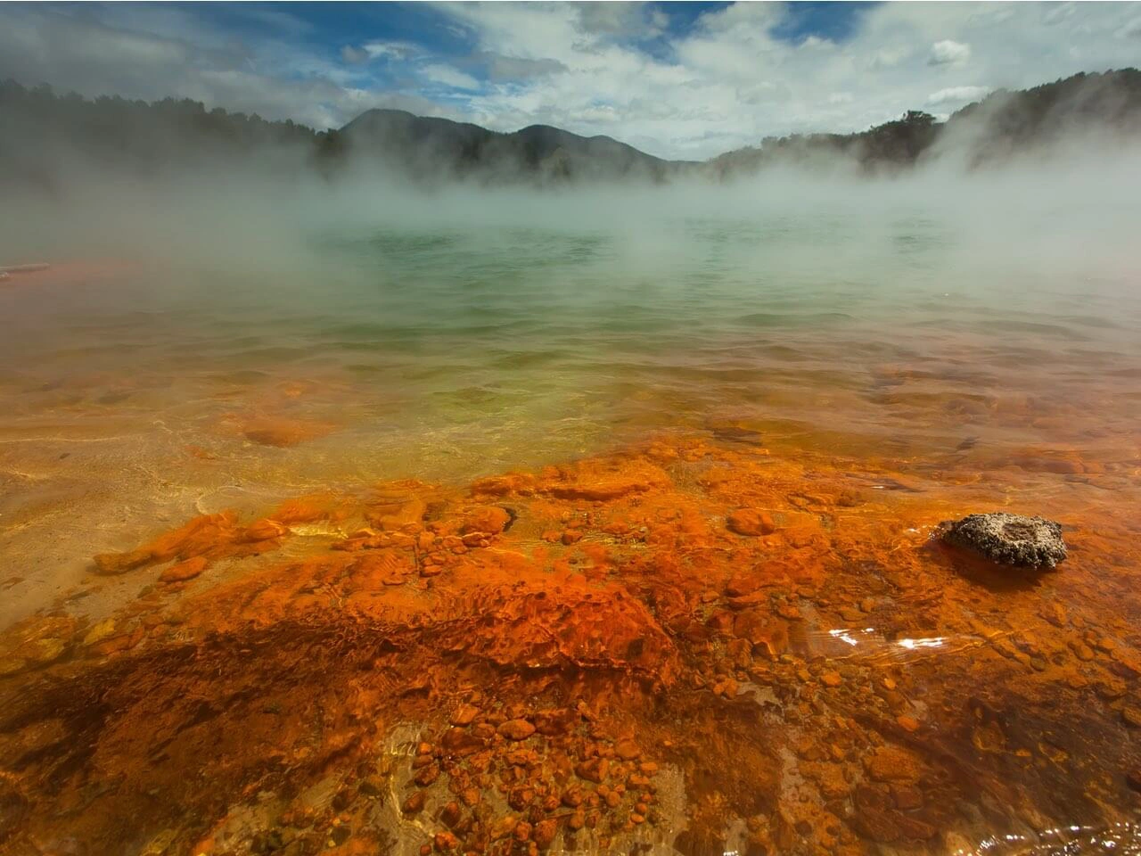 Champagne Pool im Wai-O-Tapu Thermal Wonderland