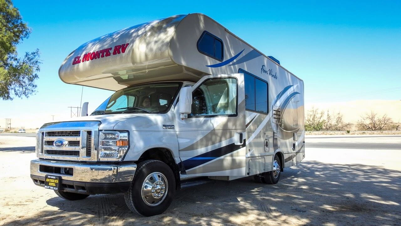 Ein parkendes Wohnmobil von El Monte