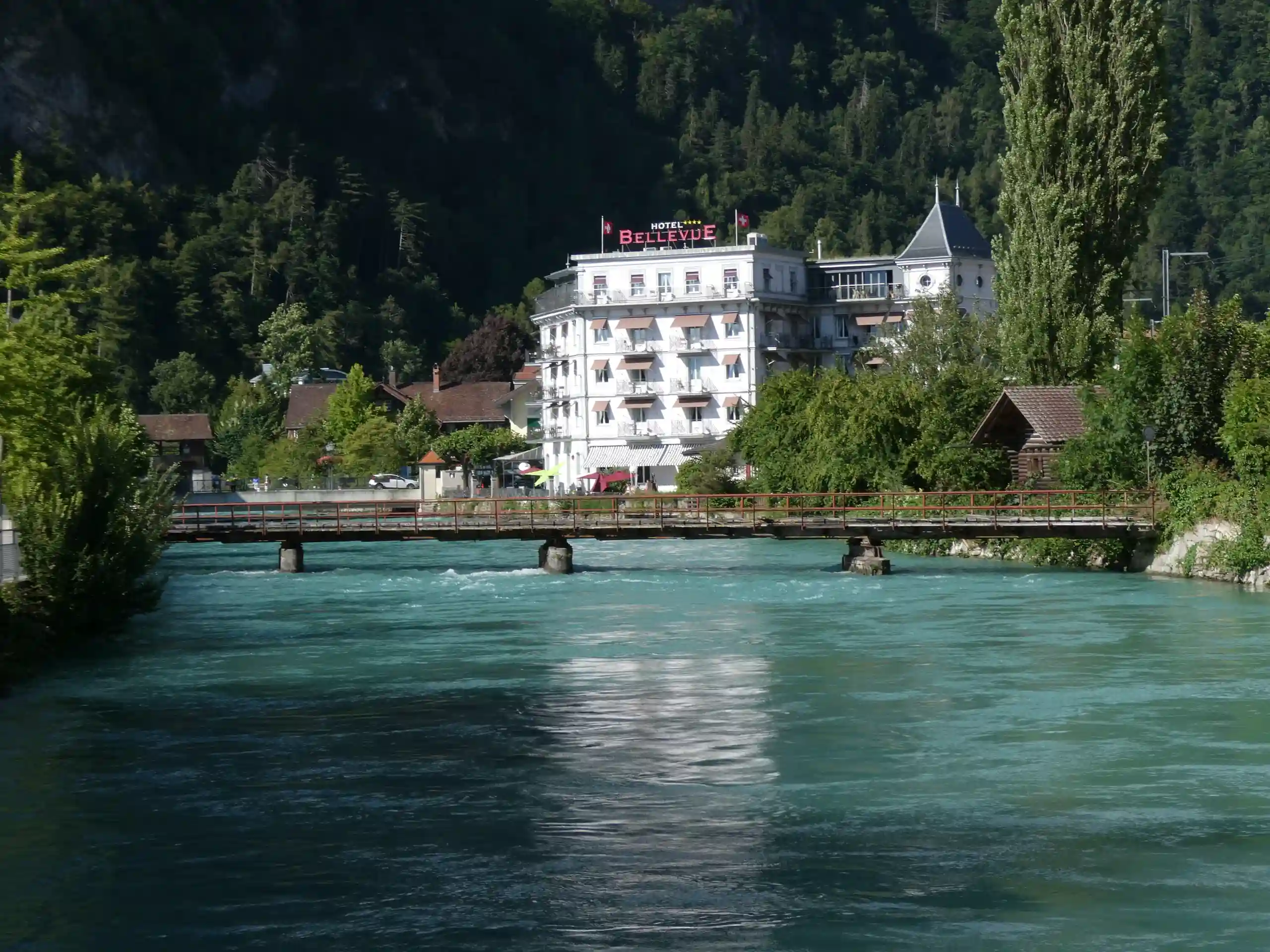 Das Hotel Bellevue liegt an der Aare.