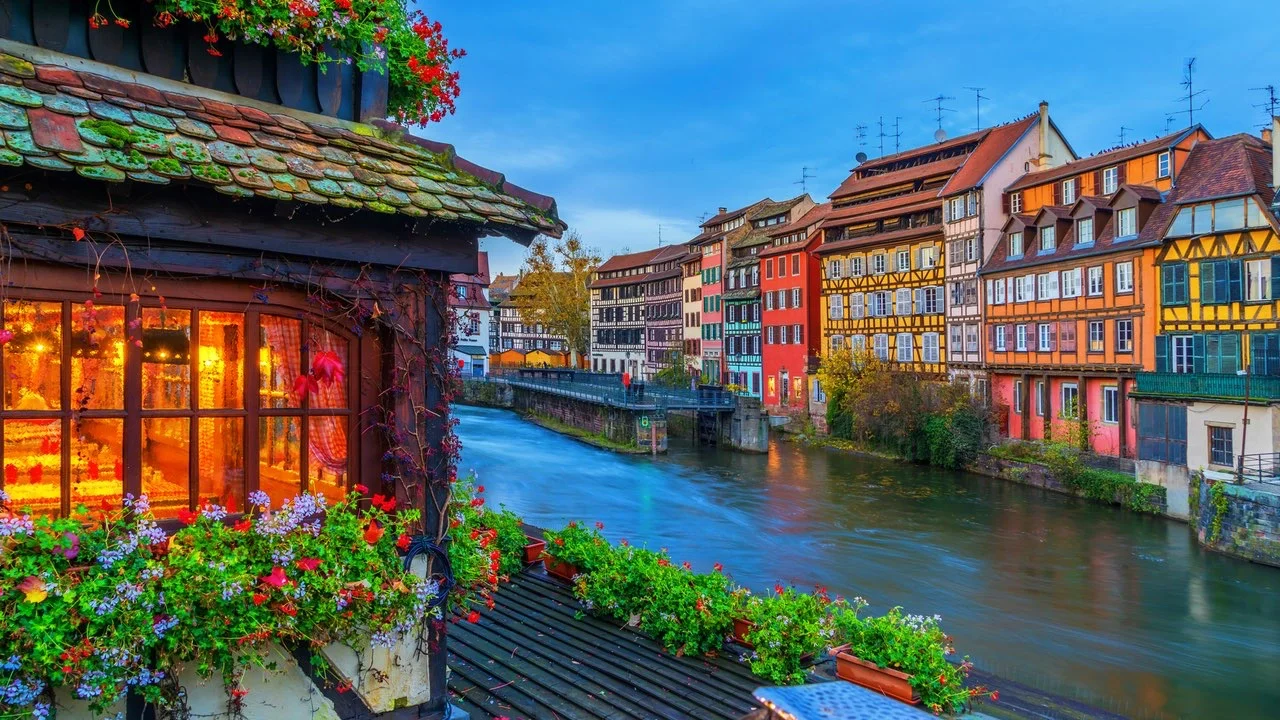 Maisons colorées au bord de l\'Ill à Strasbourg en Alsace