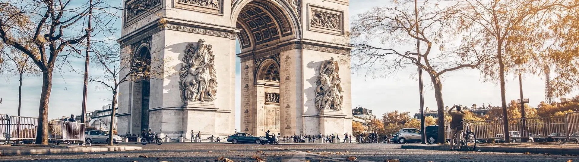 Arc de Triomphe à Paris en automne