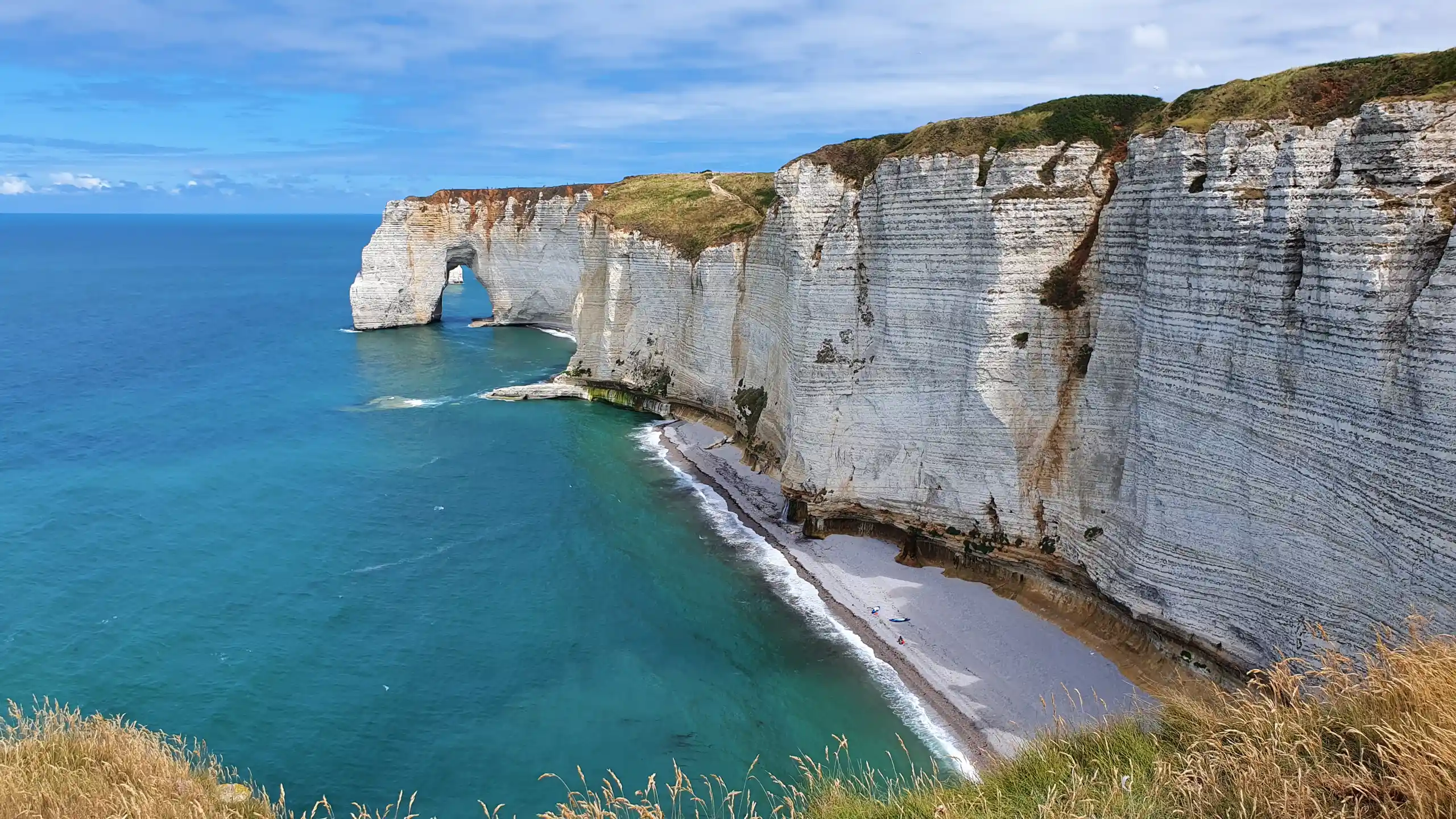 Falaises d\'Étretat en Normandie et un bout de plage