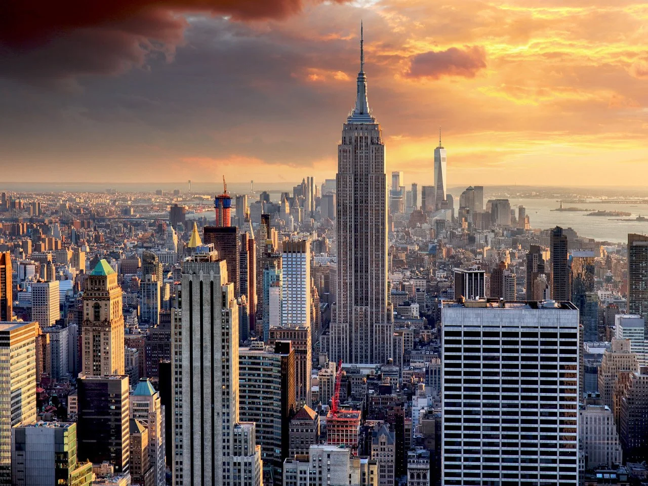 L\'Empire State Building à New York avec un coucher de soleil en arrière-plan