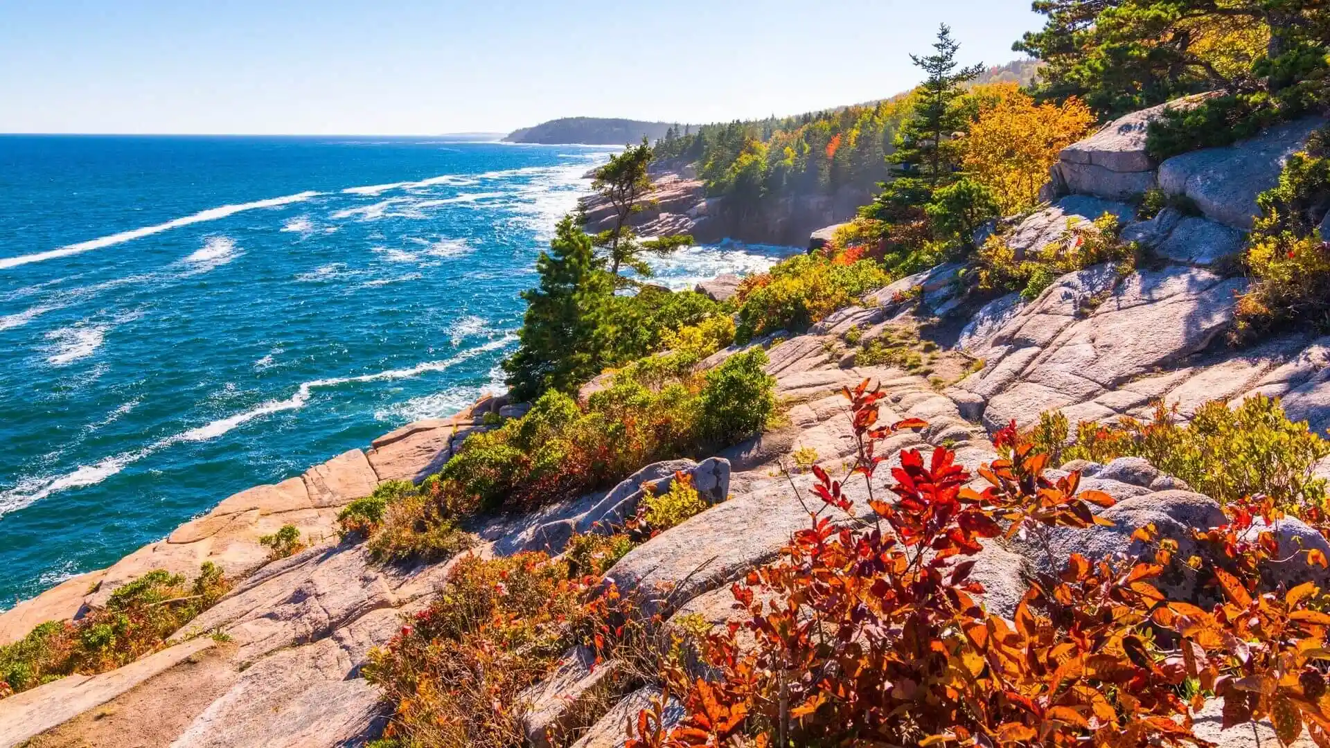 Parc national Acadia dans le Maine aux USA avec vue sur l\'océan et des rochers