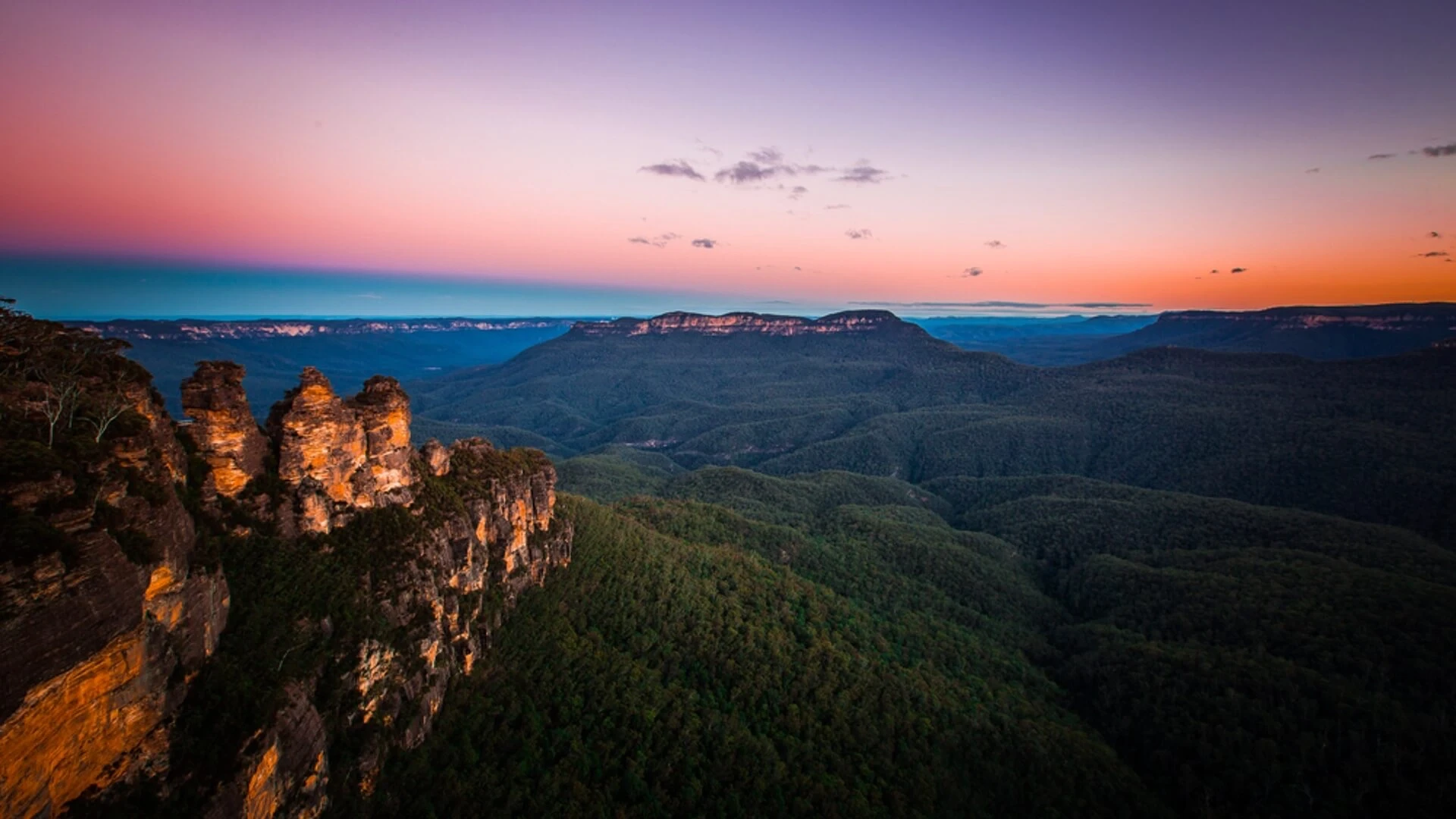 Vue sur le parc national des Blue Mountains en Australie au coucher de soleil